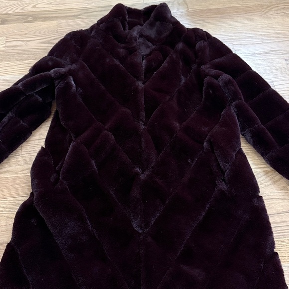 Stella + Lorenzo Plush Faux Fur Coat in Deep Wine - Picture 4 of 8
